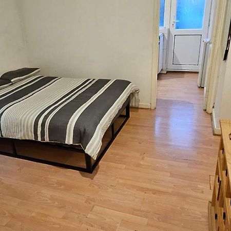 No Frills & Nothing Fancy 1 Bed Studio City Centre 카디프 외부 사진
