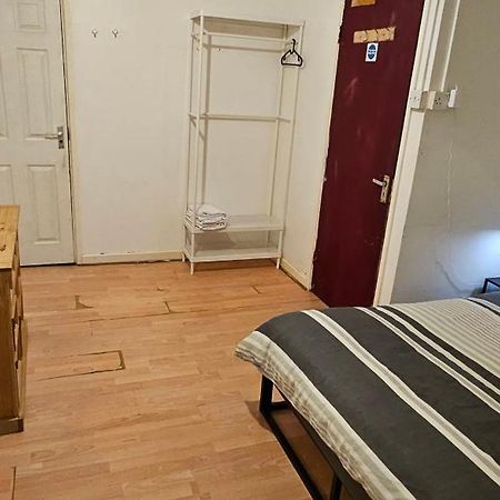 No Frills & Nothing Fancy 1 Bed Studio City Centre 카디프 외부 사진